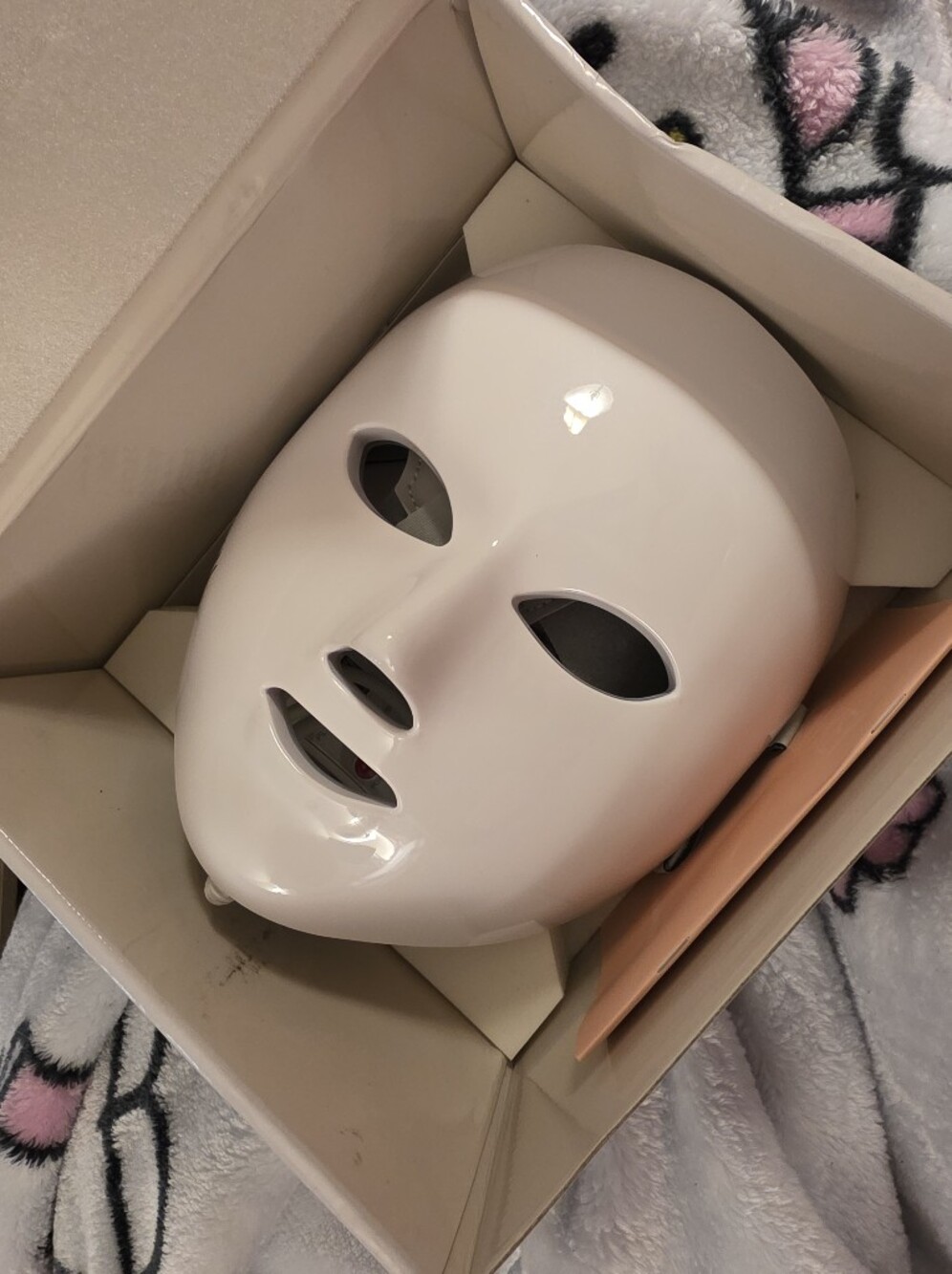 LED Facial Mask Light Therapy Device - White